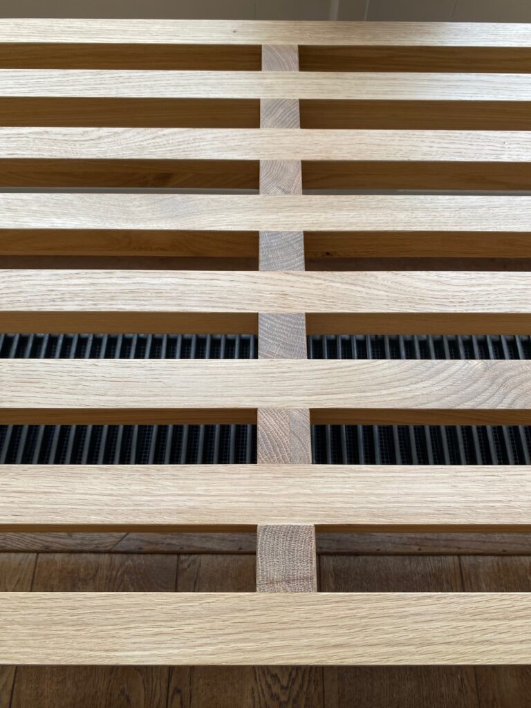 Closeup verbindingen houten loungebank