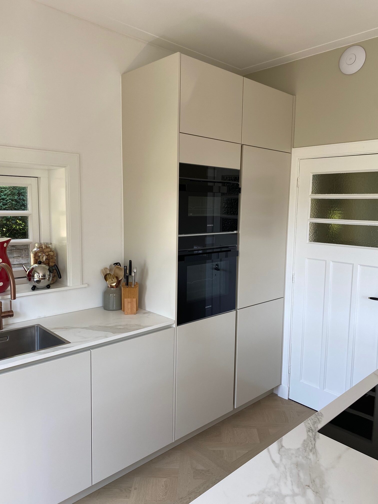 Greeploze keuken  hoge kasten